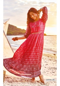 Lancement de la nouvelle collection de robes de créateur évasées en Georgette pure avec impression traditionnelle et travail manuel pour femmes - Product Image 6