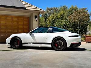 Porsche 911 Targa 4 GTS 2023 Inspeccionado, Transmisión Manual de 7 Velocidades, Tracción en las Cuatro Ruedas, Equipamiento de Alta Gama, Envoltura Exterior Blanca - Product Image 3