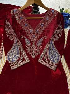 Nuevo Salwar Kameez de Diseño para Fiesta, en Terciopelo de Viscosa con Bordado Intenso de Lentejuelas, Remaches, Moti y Latkan, para Invierno - Product Image 5