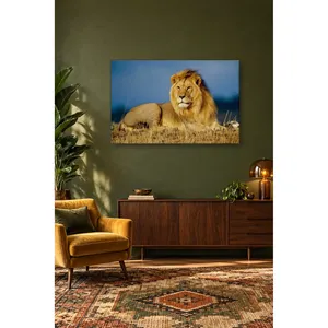 Impression sur toile de Fida : Lion à crinière dorée contre un ciel bleu - Product Image 1