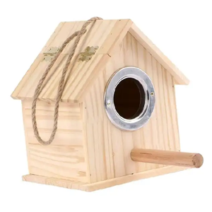 Casa de descanso para pájaros y ardillas en forma de cabaña en estilo colgante Casa de comedero para pájaros con acabado Natural de madera de alta calidad al por mayor - Product Image 2