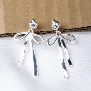 Pendientes colgantes de lazo de plata 925 con diseño de Cinta Larga Regalo de Año Nuevo para ella para bodas y fiestas - Product Image 1