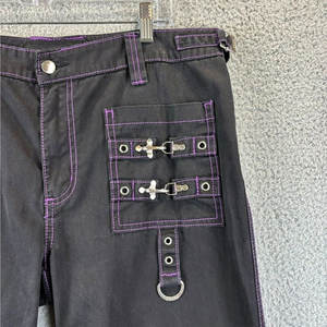 Pantalones Negros Góticos con Costuras Moradas, Al Por Mayor, 100% Algodón, Estilo Punk Emo, con Cremallera y Tachuelas - Product Image 3