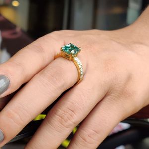 Bague solitaire en or massif 10 carats avec pavé de diamants cultivés en laboratoire VVS pour fête de mariage cadeau d'anniversaire certifié IGI pour la mariée - Product Image 4