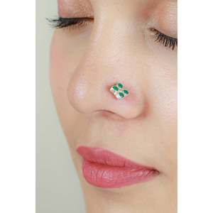 Swadeshi Pitara Women's 925 Sterling Silver Vintage Nosepin Petal Design Emerald Diamond Prong Setting Body Jewelry Ball Pattern - Product Image 3