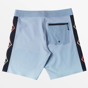 Pantalones cortos deportivos de poliéster para hombres con cintura elástica para mayor comodidad y movilidad - Product Image 2