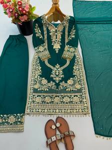 Ensemble Salwar Kameez de créateur prêt-à-porter, très demandé, pour femmes, tenue ethnique adulte indienne et pakistanaise pour mariage et fête - Product Image 2