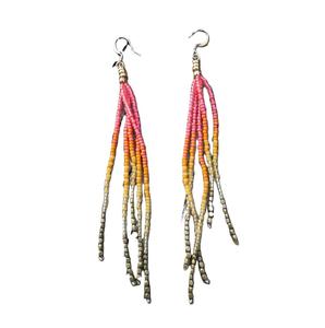 Elegantes pendientes largos hechos a mano con cuentas de semillas y borlas Elegantes pendientes largos colgantes con cuentas con diseño de arte geométrico - Product Image 6