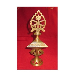 Surmedani de Latón Puro Diseñado para Proteger el Kajal Herbal de la Humedad y Mantenerlo Fresco Durante Todo el Día - Product Image 1