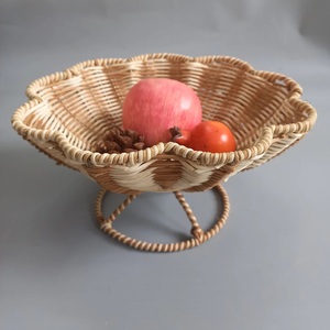 Panier à fruits en rotin tissé à la main - Product Image 1