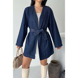 Veste oversize ceinturée 6246 - Style Slap - Bleu marine - Product Image 4