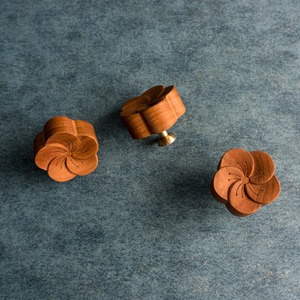 Perilla de diseño de flores de madera artesanal para armarios, cajones y armarios, perfecta para decoración rústica del hogar y estilo de muebles - Product Image 5