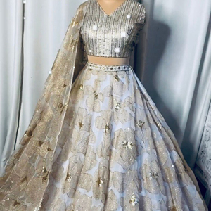 Dernières tenues mère-fille de créateurs, broderie en soie Georgette, choli, lehengas, sari, salwar kameez, adultes, mariages, fêtes - Product Image 1