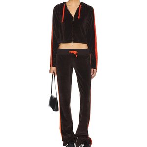 Conjuntos Deportivos de Chándal Cortos Marrones con Logotipo Personalizado al por Mayor para Mujer, Transpirables, Estilo Urbano, para Actividades al Aire Libre - Product Image 1