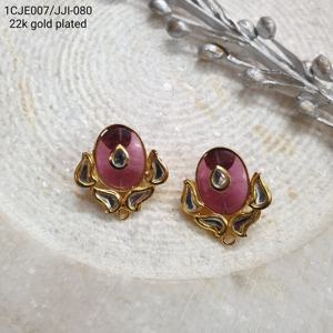 Pendientes de tuerca Kundan Rosa chapados en oro de 22 quilates, diseño Floral, joyería tradicional india hecha a mano para mujeres y niñas - Product Image 3