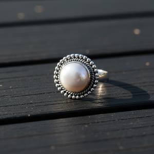 Anillo de Plata con Perla Natural Elegante - Diseño Vintage Atemporal con Detalle de Cuentas - Regalo para Ella - Product Image 4