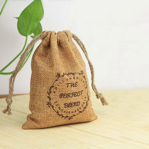 Vente en gros de petites pochettes en chanvre naturel sac à cordon en lin lavable sac de jute avec fermeture à cordon - Product Image 6
