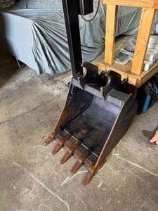 Mini-excavatrice sur chenilles de 6 tonnes d'occasion avec moteur, boîte de vitesses, moteur et pompe haute performance - Bon état, provenance Allemagne - Product Image 4