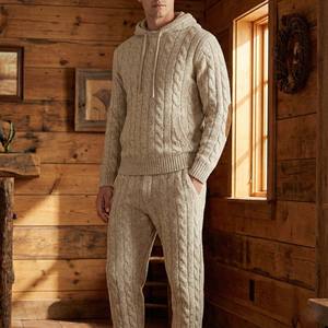 Conjunto de Dos Piezas de Chándal de Punto con Estampado Beige Estilo Old Money de Lujo para Hombre, Suéter de Cuello Alto de Corte Holgado con Parches de Gamuza - Product Image 3
