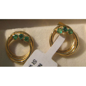 ต่างหูทองคำประดับมรกตและเพชรทรงหรูหรา - Product Image 1