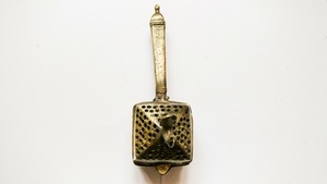 Quemador de incienso de lujo con pavo real artístico Ideal para relajación Yoga Uso espiritual y decoración al por mayor de La India - Product Image 5