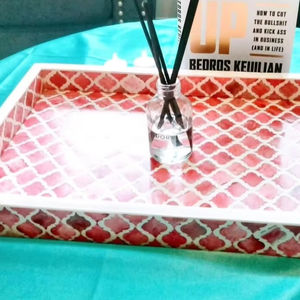 Bandeja con incrustaciones de hueso hechas a mano Opulent Harmony, artículos para el hogar árabes personalizados hechos a mano para un comedor lujoso y un elegante estilo de mesa - Product Image 1