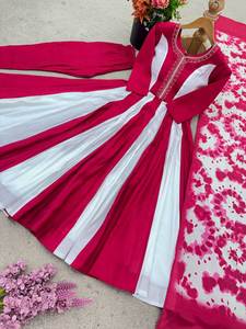 Nuevo Vestido de Fiesta de Diseño para Bodas, con Bordado Pesado de Seda Romana y Estampado Digital, con Falda y Dupatta de Seda Chinon Estampada - Product Image 4