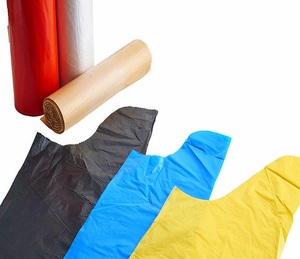 Fabricante OEM personalizado negro liso en forma de S bolsas de plástico de Vietnam para embalaje y uso de prendas de vestir - Product Image 2