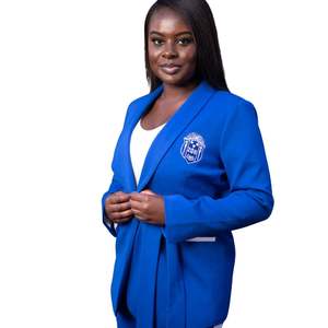 Conjunto de traje azul real con escudo griego bordado para eventos de hermandad y conferencias Tela suave Ajuste cómodo - Product Image 3