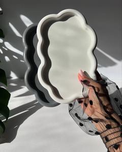 Elegante bandeja de cerámica para servir, perfecta para la celebración de Holi con dulces coloridos, aperitivos y servicio de estilo buffet - Product Image 2