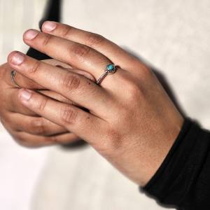 Bague en argent turquoise synthétique Bague en argent 925 Rawa Design pour unisexe pour fête de fiançailles de mariage ou cadeau - Product Image 3