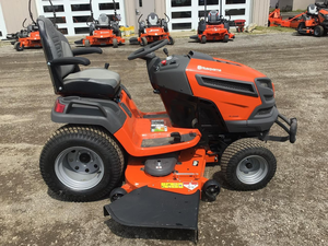 Tondeuse autoportée Husqvarna TS354XD 54 pouces avec moteur Kawasaki et différentiel hydrostatique à blocage – Tracteur de jardin à vendre - Product Image 2