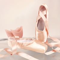 Chaussons de danse classique en satin or rose avec rubans, coussinets d'orteils, doublure en coton et semelle extérieure en cuir véritable – Stock US