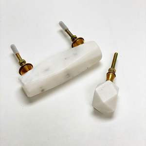 Boutons en marbre les plus vendus de couleur blanche et dorée avec une taille de forme de couleur personnalisée fabriqués en Inde - Product Image 1