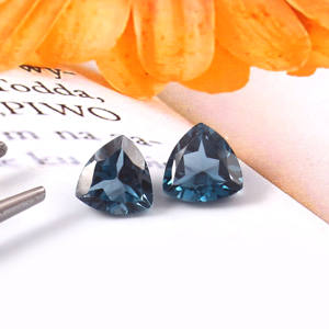 Topaze Bleue de Londres Naturelle Trillion Cut Pierres Précieuses Facettes Tailles 3X3MM à 20X20MM - Product Image 3