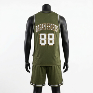 Conjunto de Pantalones Cortos de Baloncesto de Malla de Poliéster Premium de 180 GSM, Verde Oliva, con Paneles de Rayas en Contraste y Logotipo, para Hombre - Product Image 2