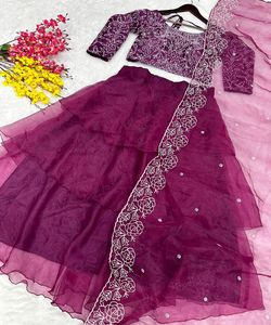 À la mode rayonne soie fil à broder séquence travail lehenga choli avec dupatta fête porter prix de gros vêtements ethniques - Product Image 6