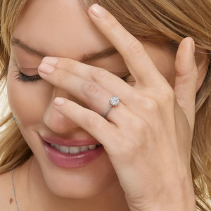 Bague de fiançailles en or 10 carats intemporelle IGI certifiée diamant cultivé en laboratoire symétrie glamour de luxe pour les mariages fêtes bagues fines - Product Image 5