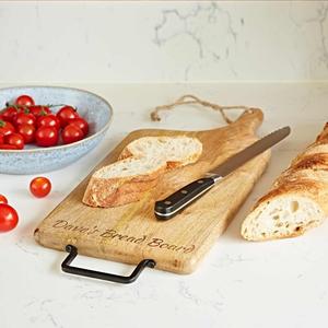 Planche à découper gravée avec poignée en acier, surface épaisse et lisse, parfaite pour couper, servir et ajouter du charme à toute cuisine - Product Image 2