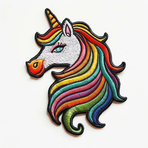 Sombrero elegante personalizado del fabricante OEM, parches bordados, logotipo 3D, parches de marca a granel de hierro, tela cosida en forma de corazón en blanco - Product Image 3