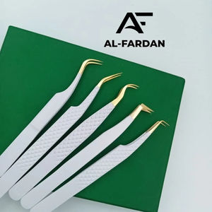 Vente en gros de pinces d'extension de cils en acier inoxydable avec logo personnalisé Conception à fort volume incurvé avec bouts pointus en fibre blanche dorée - Product Image 6