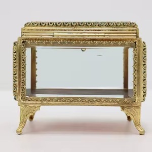 Nuevo Estuche de Almacenamiento de Vidrio Transparente con Borde de Latón Chapado en Oro con 3 Compartimentos para Joyas y Anillos - Product Image 3