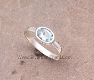 Vente en gros Dainty Minimalist S925 Sterling Silver Unisex Solitaire Ring Light Blue Gemstone Lunette Setting Classic Wedding Party - Product Image 2