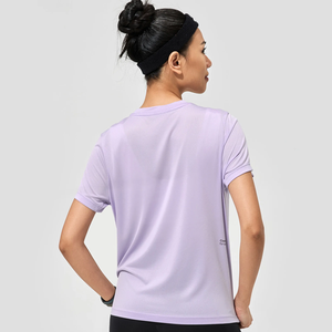 Camiseta cómoda para correr de mujer OEM con estampado de logotipo personalizado para el verano - Product Image 3