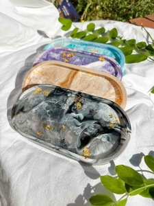 ถาดเรซิ่นตกแต่งหลากสี ถาดจัดระเบียบเครื่องสำอาง ของตกแต่งบ้าน ถาดเรซิ่นทรงรี ถาดวางของบนโต๊ะเครื่องแป้ง คุณภาพสูง - Product Image 6