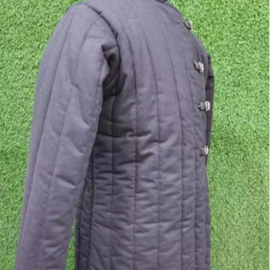 Authentique Médiéval Européen Coton Gambeson Manteau Fait à la Main Durable Rembourré Armure Reconstitutions Cosplay Confortable Logo Émaillé - Product Image 1
