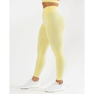 Leggings en maille sans couture fabriqués à partir de 52% de polyamide, 37% de polyester et 11% d'élasthanne avec une coupe ajustée à taille haute pour un effet flatteur - Product Image 1