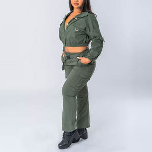 Conjunto de Dos Piezas de Ropa para Mujer 2026: Chaqueta Nueva con Múltiples Bolsillos y Jeans Cargo Holgados de Cintura Alta con Efecto Desgastado - Product Image 2