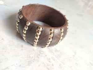 Brazaletes de madera sostenibles para mujer Ideal para regalos de boda Regalos ecológicos y tiendas de joyería hechas a mano Tradebyd - Product Image 3