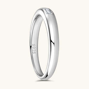 แหวนแต่งงาน/หมั้น วงกว้าง ดีไซน์หรูหรา ประดับมอยส์ซาไนต์ทรงเหลี่ยมเจียระไนแบบมรกต ตัวเรือนเงินแท้ 925 แบรนด์ Black Pearl Jewels ของขวัญสำหรับผู้หญิง - Product Image 3